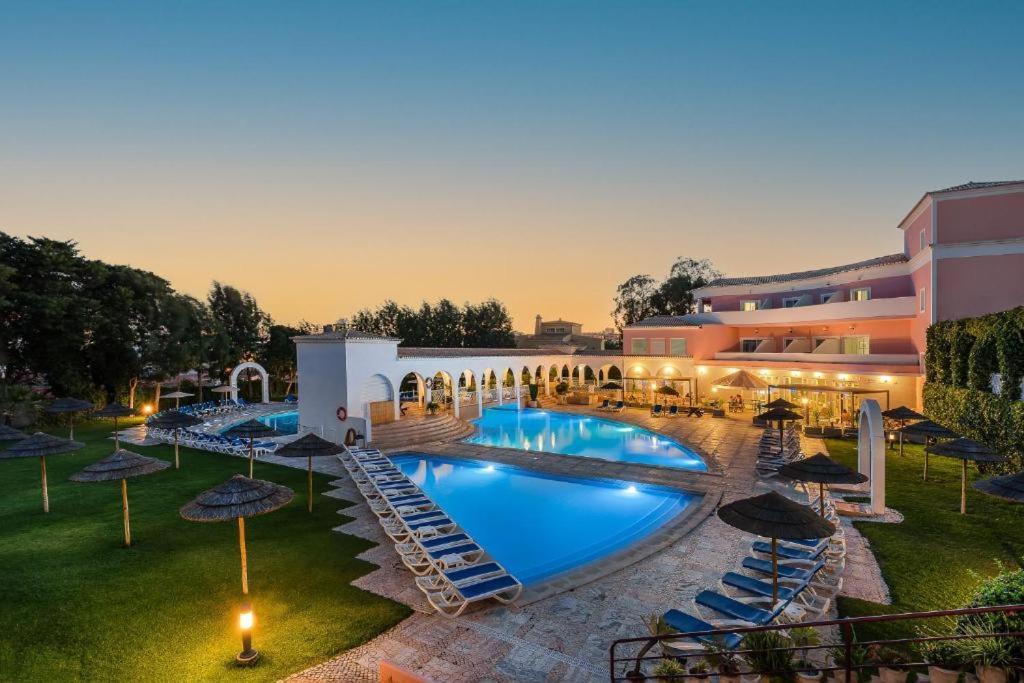 Praia Da Rocha, Vila Rosa, T1, Piscinas, Parqueamento E Internet By Ig Portimao Exterior photo